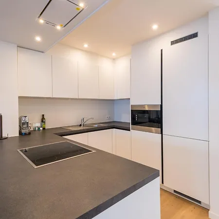 Apartment Renovated 2-bedroom In *